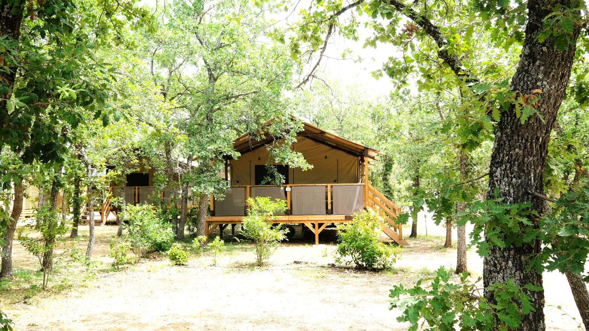 Domaine Les Chenes Blancs Hotel Saint-Saturnin-les-Apt Exterior photo