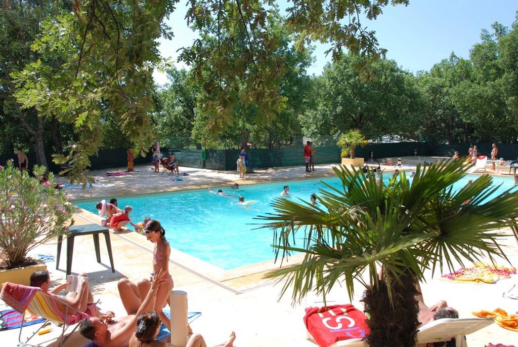 Domaine Les Chenes Blancs Hotel Saint-Saturnin-les-Apt Exterior photo